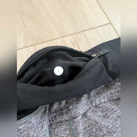 Lululemon Speed Up Short 2.5" Size 8 - Picture 5 of 6
